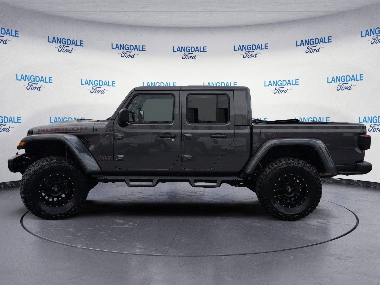 Used 2024 Crystal Metallic Jeep Rubicon image 10