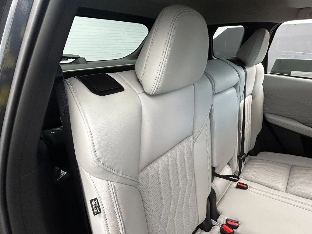New 2026 Gray Mitsubishi SEL image 32