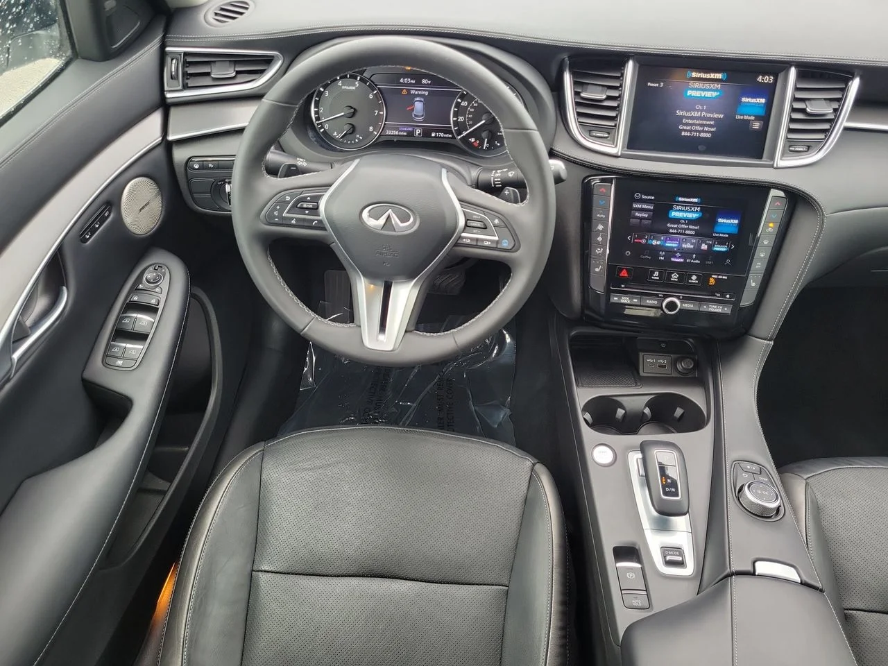 Used 2023 White INFINITI LUXE image 16