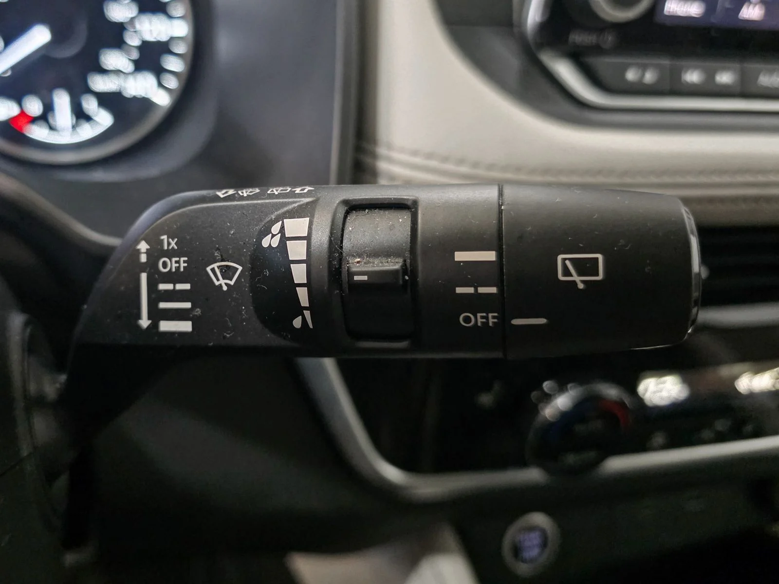 Used 2023 White Nissan SL image 36