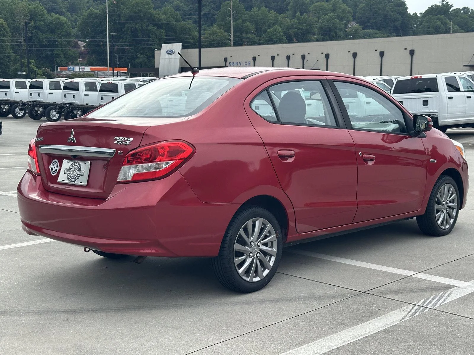 Used 2018 Infrared Mitsubishi SE image 7