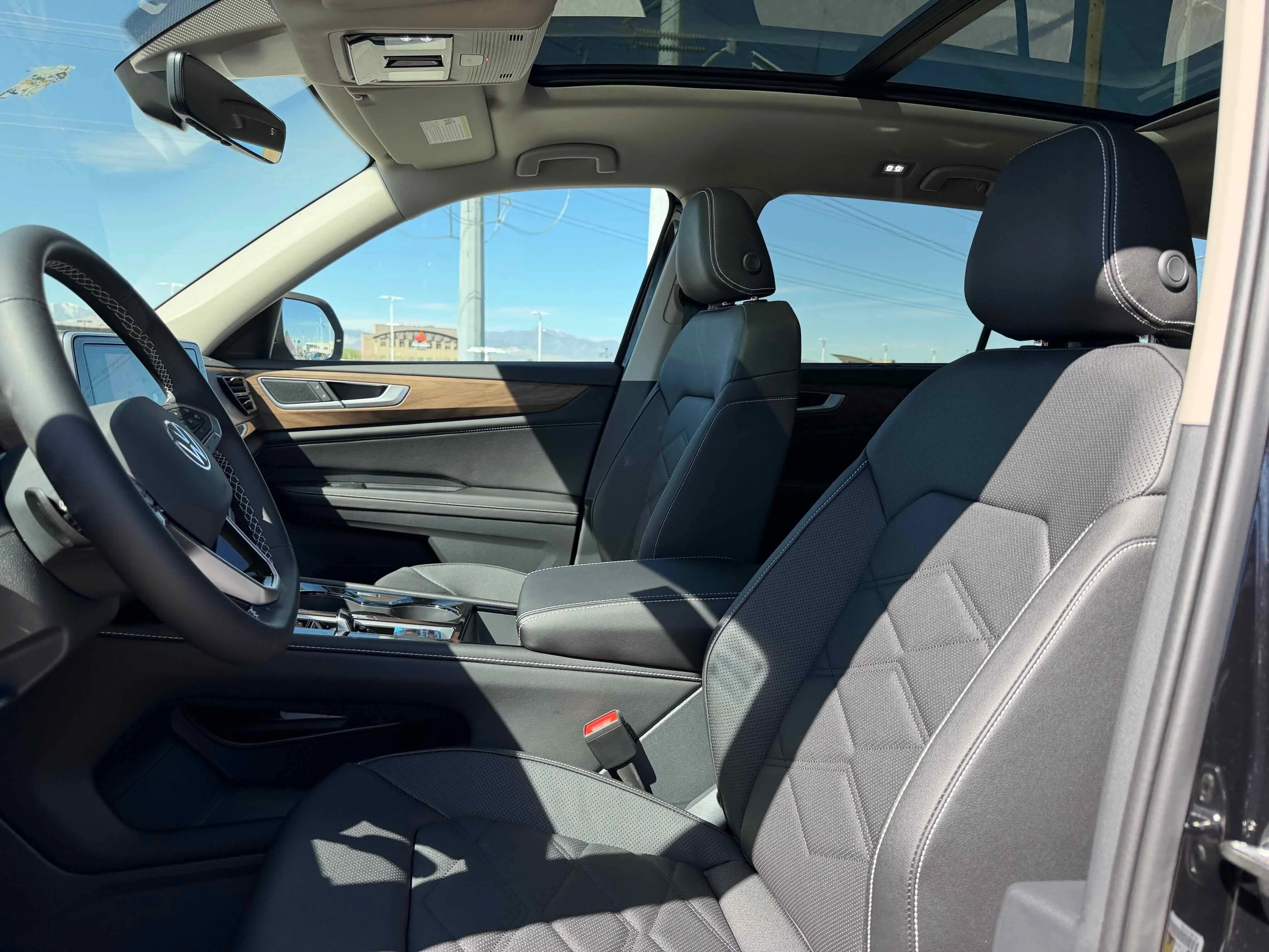 New 2026 Deep Black Volkswagen 2.0T SE w/Technology image 4