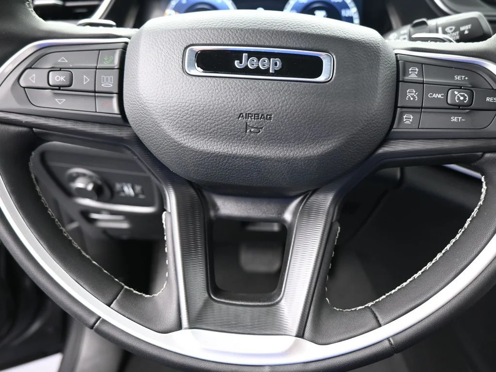 New 2026 Baltic Gray Metallic Clearcoat Jeep Laredo X image 26