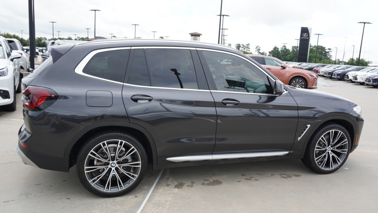 Used 2022 Gray BMW sDrive30i image 4