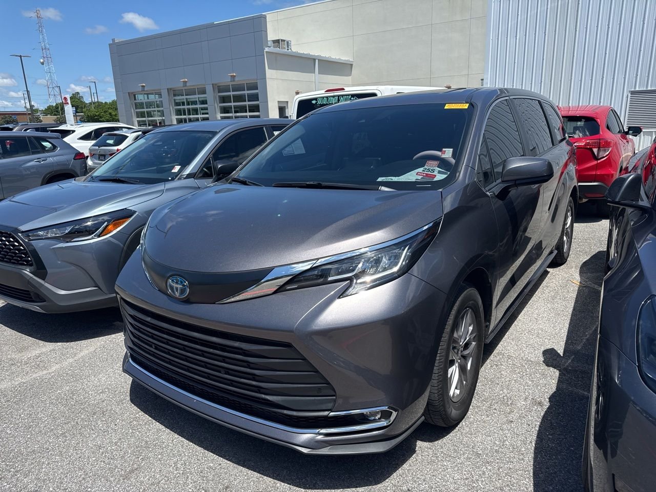 2023 Toyota Sienna XLE 7-Passenger Hybrid FWD's photo