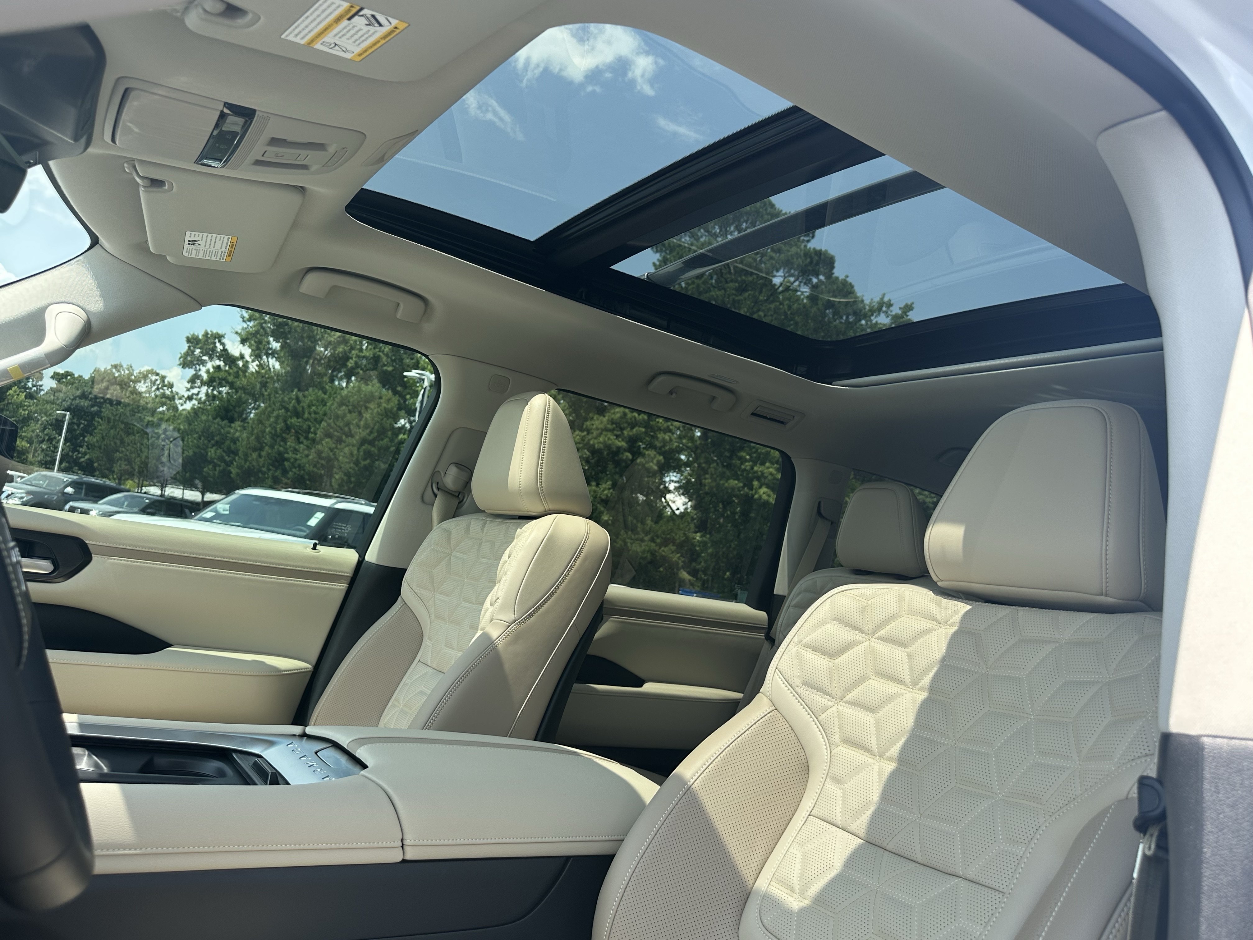 New 2026 Everest White Pearl Tricoat Nissan Platinum Reserve image 31