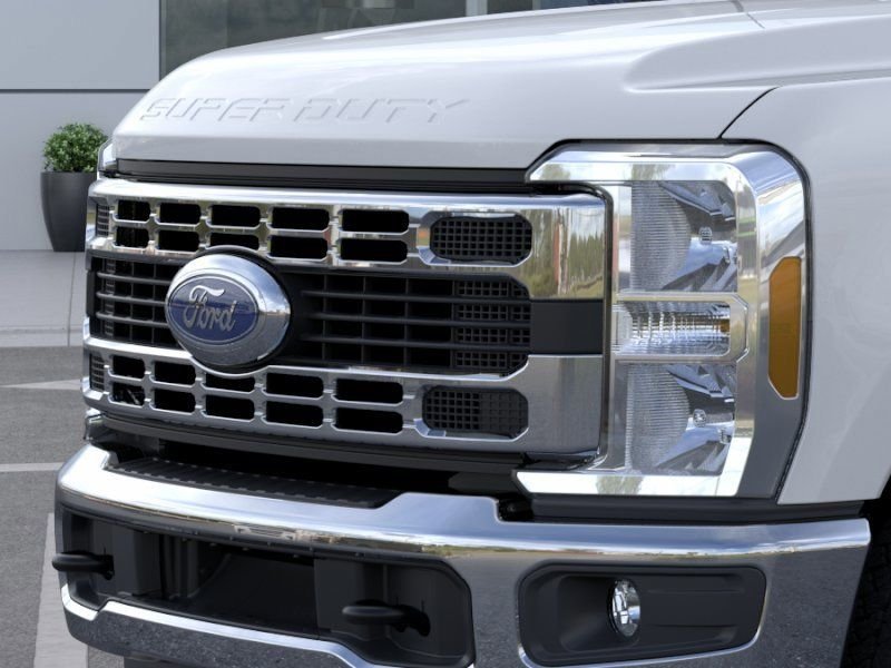 New 2026 Oxford White Ford XLT image 17