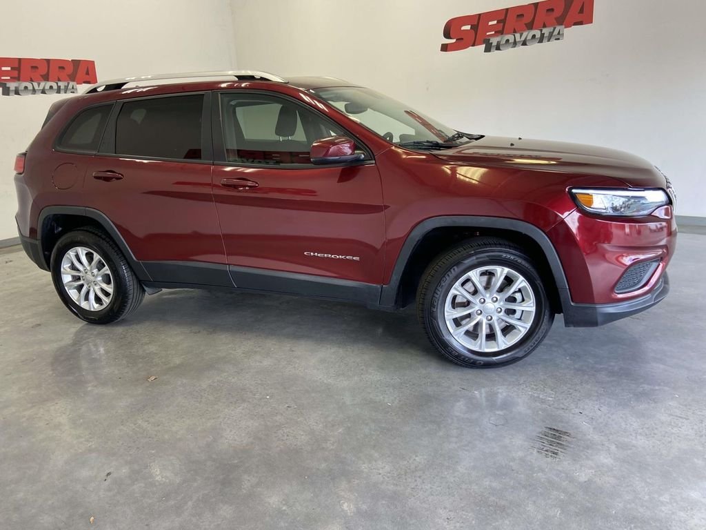 Used 2021 Red Jeep Latitude image 2