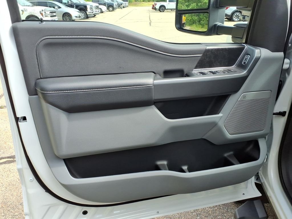New 2026 Oxford White Ford F-250® XLT image 19