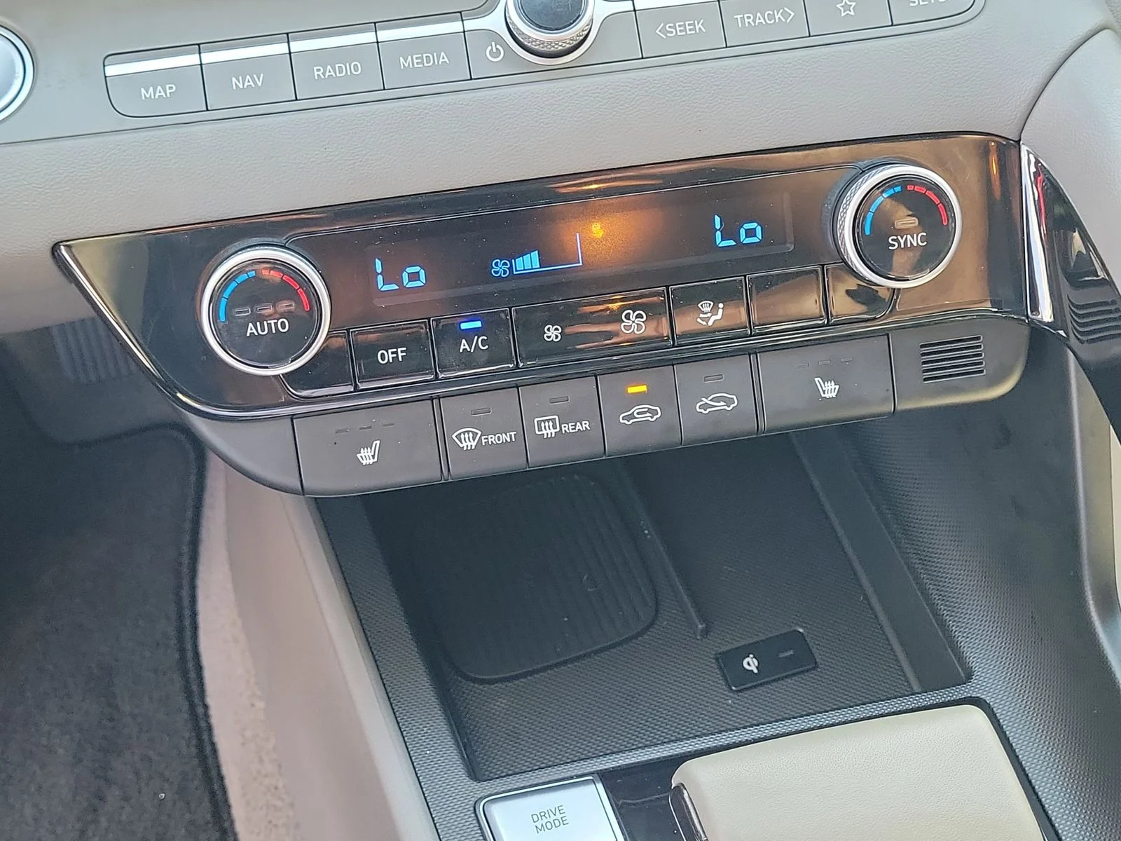Certified Used 2025 Gray Hyundai SEL Convenience image 24