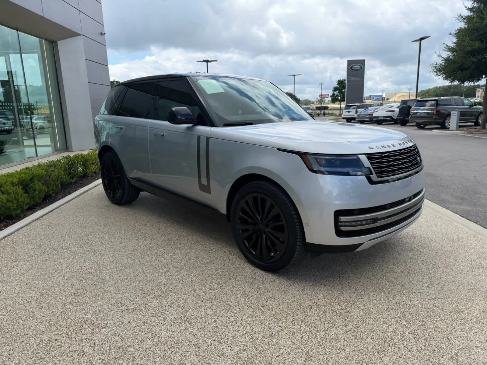 2025 Land Rover Range Rover SE - Photo 6