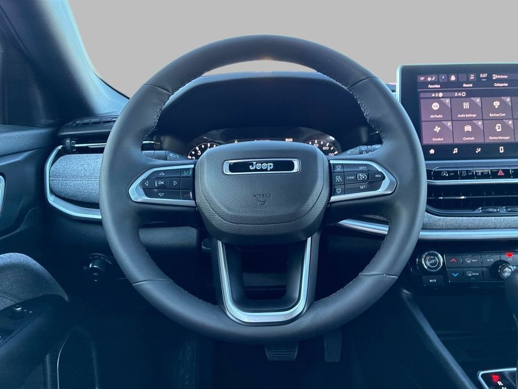 Used 2023 Gray Jeep Latitude Lux image 19