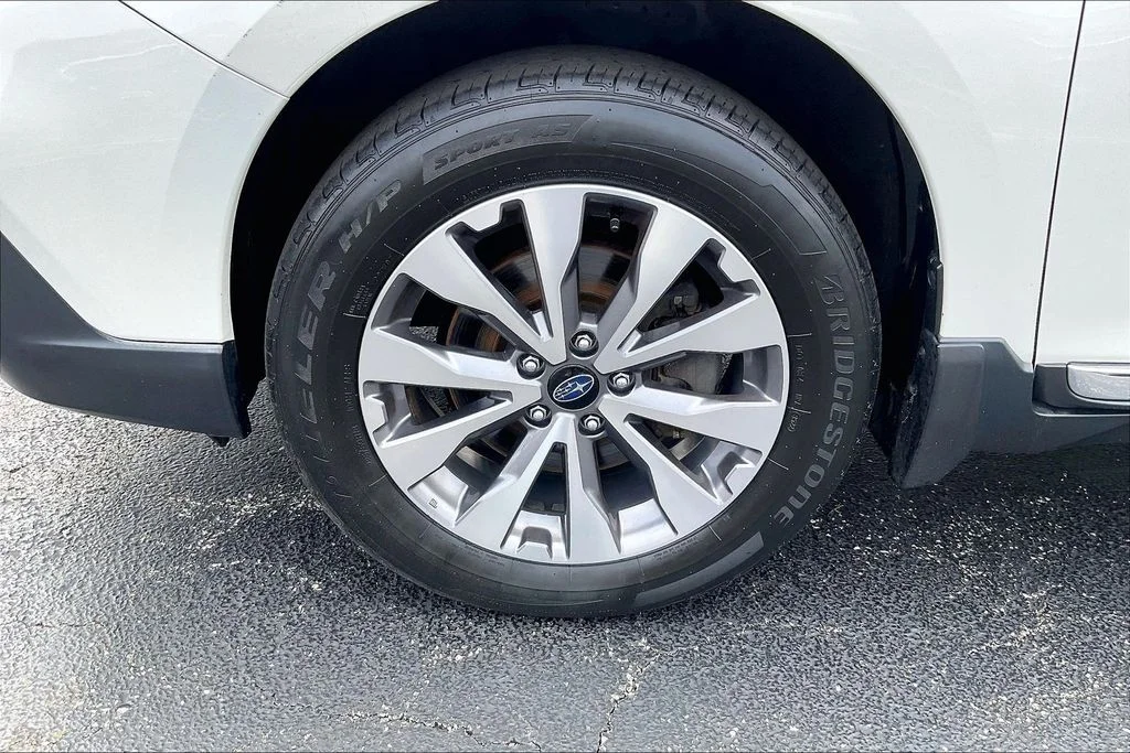 Used 2019 White Subaru 2.5i image 8