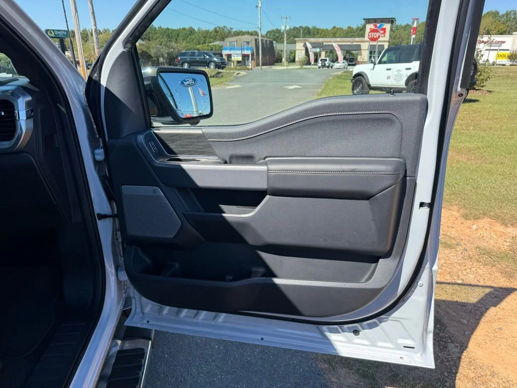 New 2025 White Ford Lariat image 33