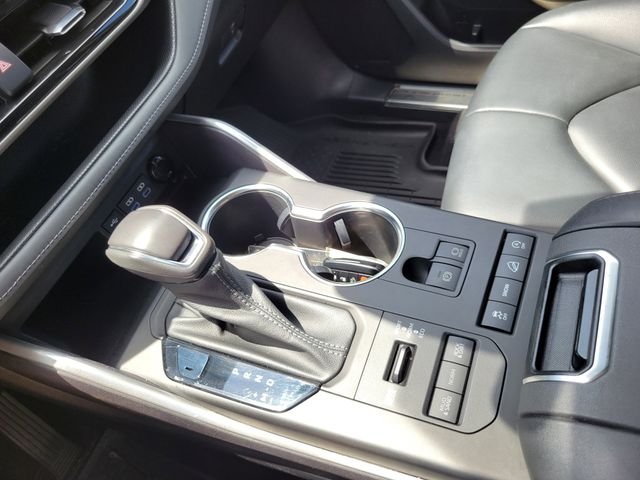 Certified Used 2022  Toyota XLE image 20