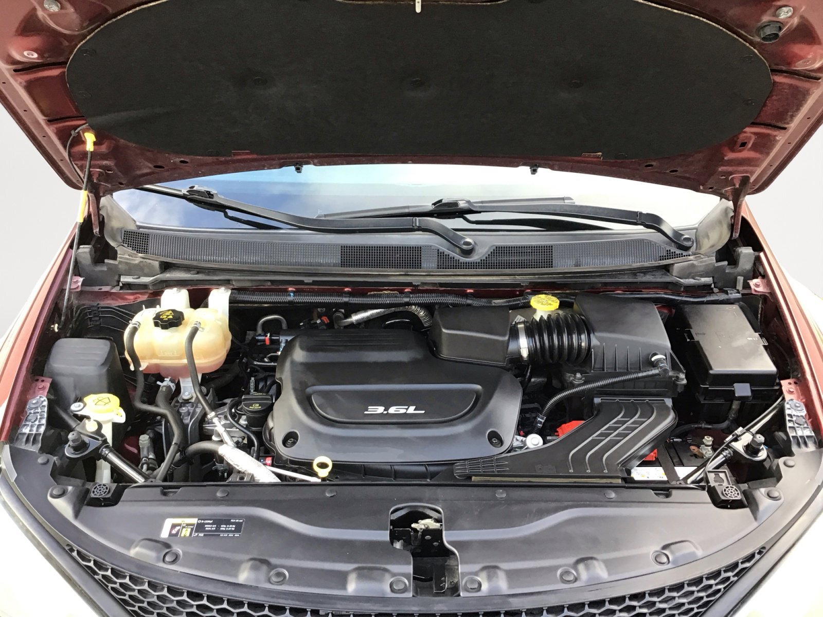Used 2018 Velvet Red Pearlcoat Chrysler L image 27