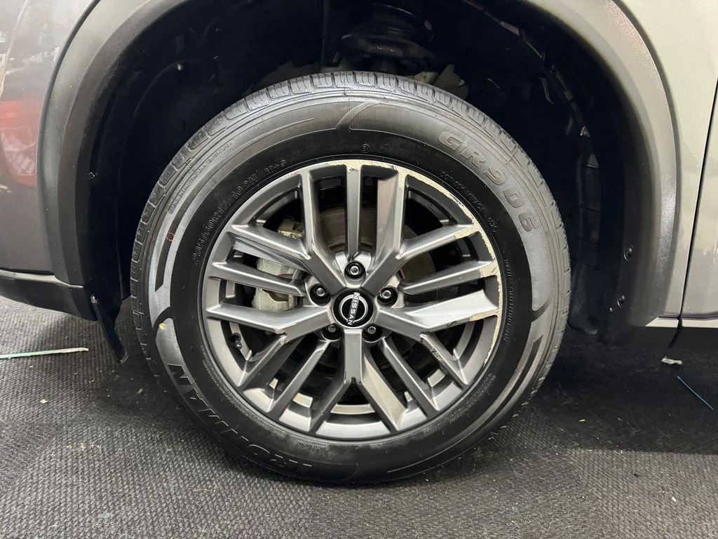 Used 2024 Gray Nissan S image 13
