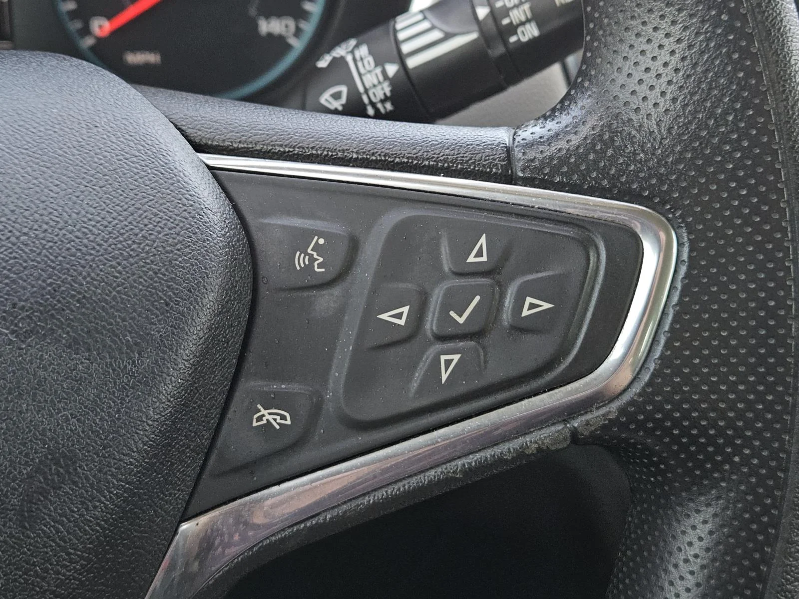 2020 Chevrolet Equinox LS - Photo 20