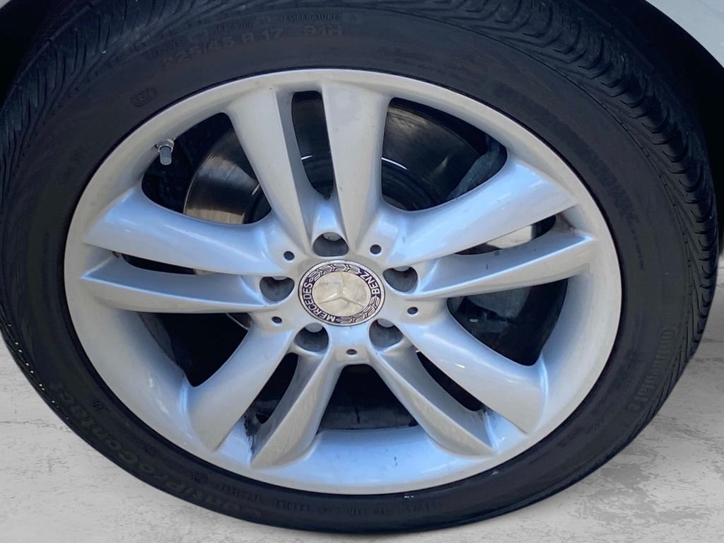 Used 2008 White Mercedes-Benz CLK 350 image 23