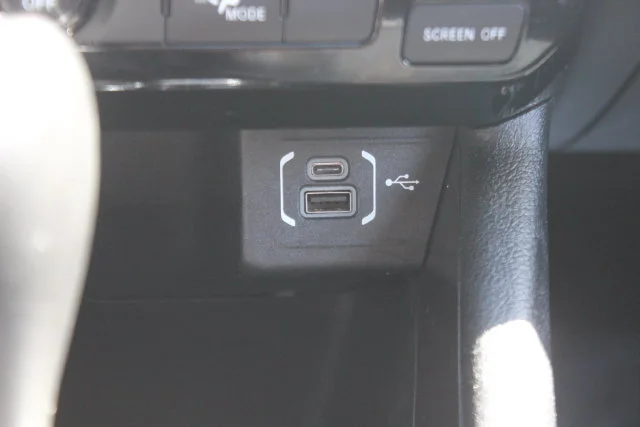 Used 2024 White Jeep Latitude image 10