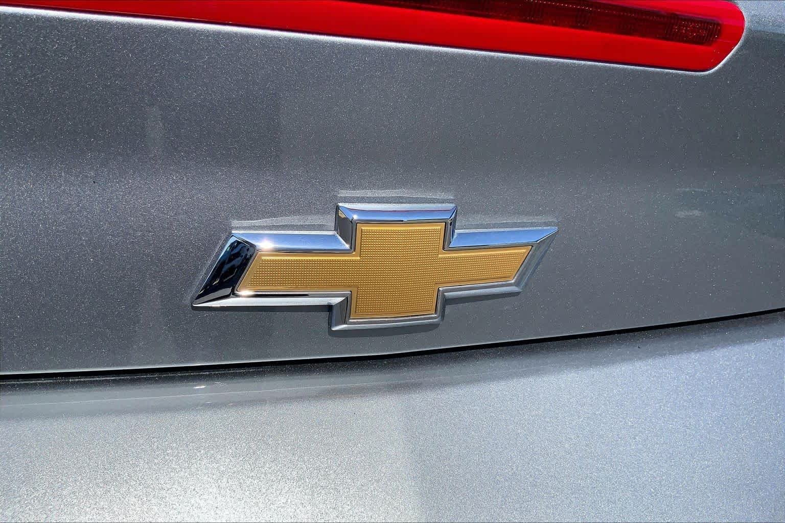 Used 2024 Sharkskin Metallic Chevrolet 1LT image 31