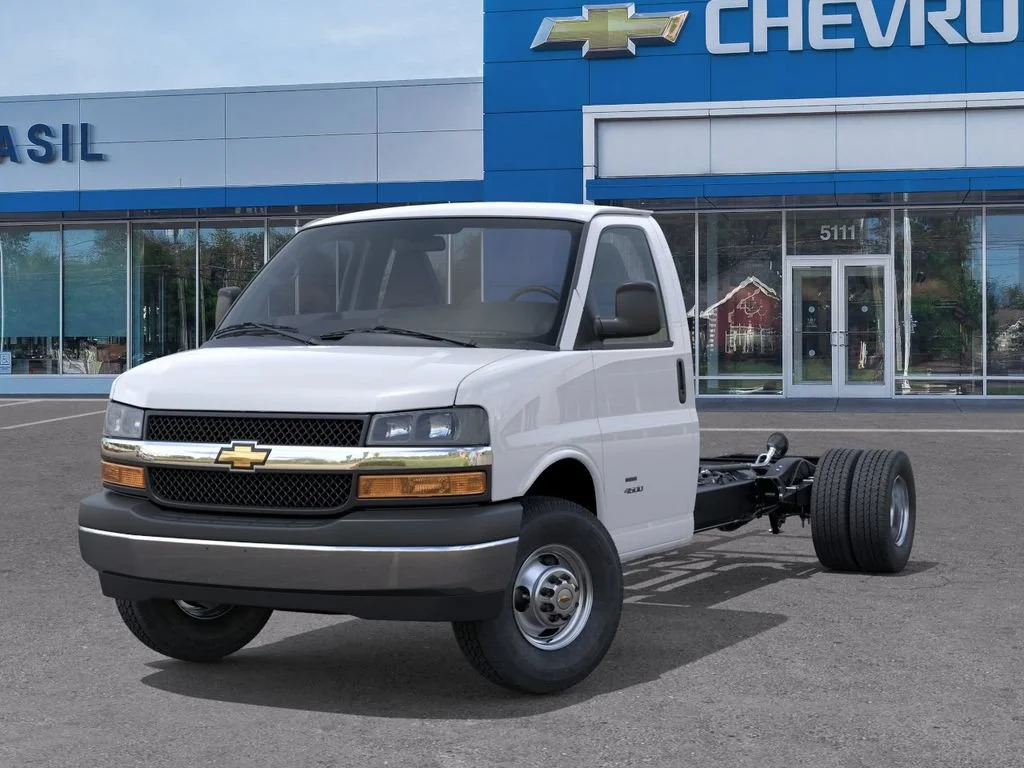 New 2026 Summit White Chevrolet 2WT image 6
