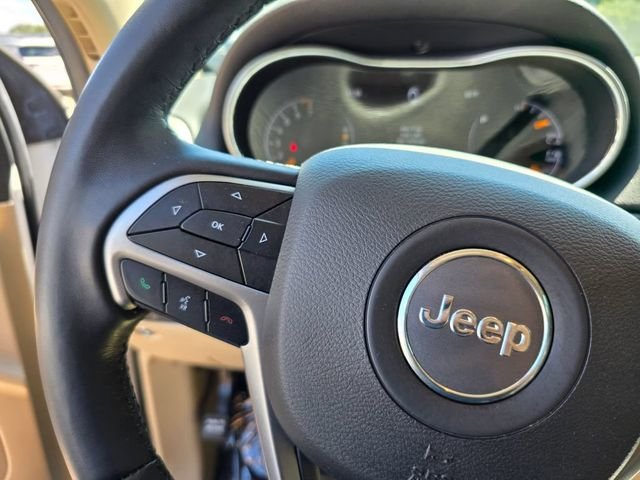 Certified Used 2022 White Jeep Laredo E image 18