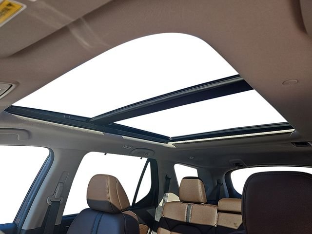 New 2026 Platinum White Pearl Honda Touring image 24