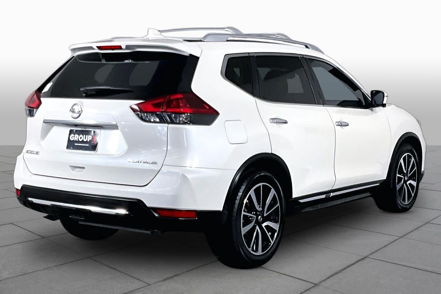 Used 2018 Pearl White Nissan SL image 12