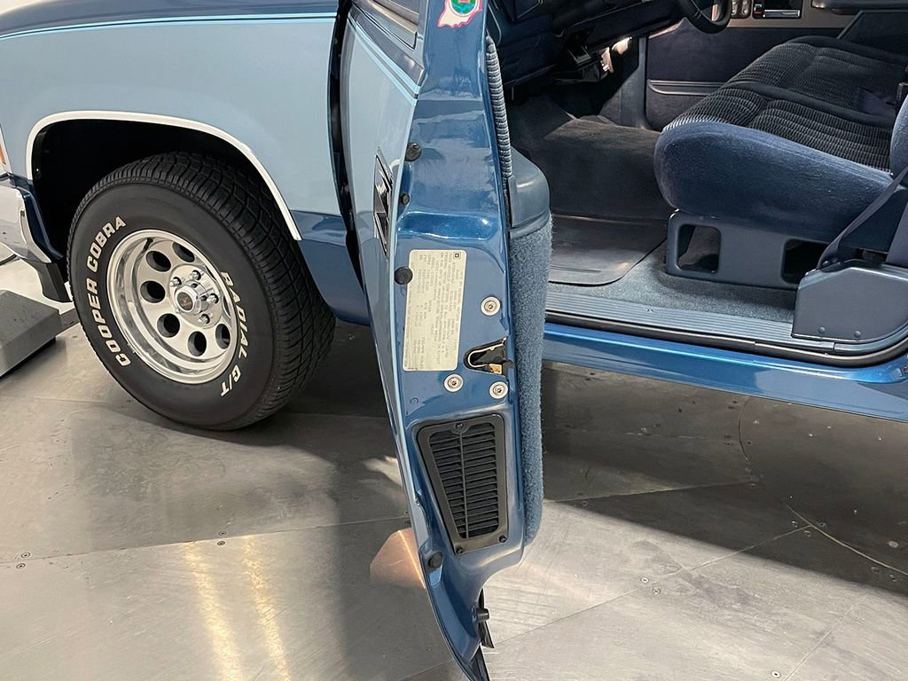 Used 1992  Chevrolet NA image 51