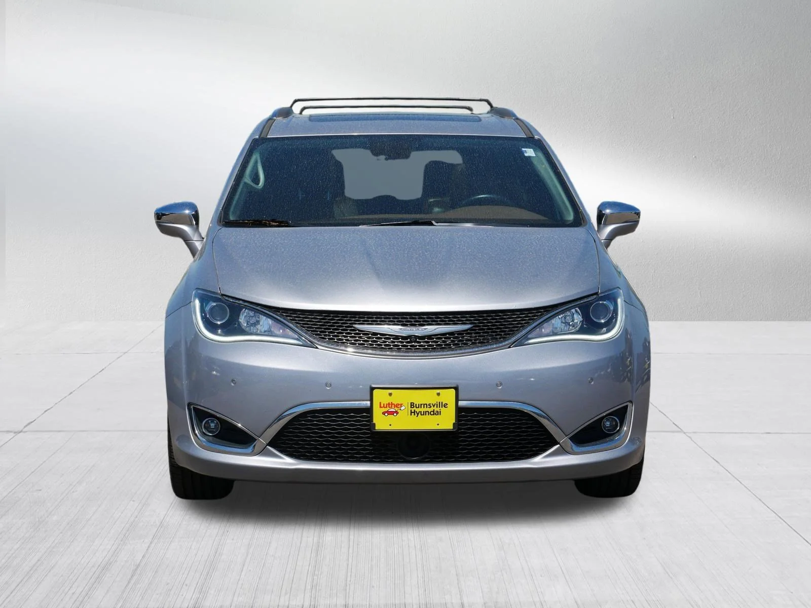 Used 2018 Chrysler Pacifica Limited with VIN 2C4RC1GG4JR106790 for sale in Burnsville, Minnesota