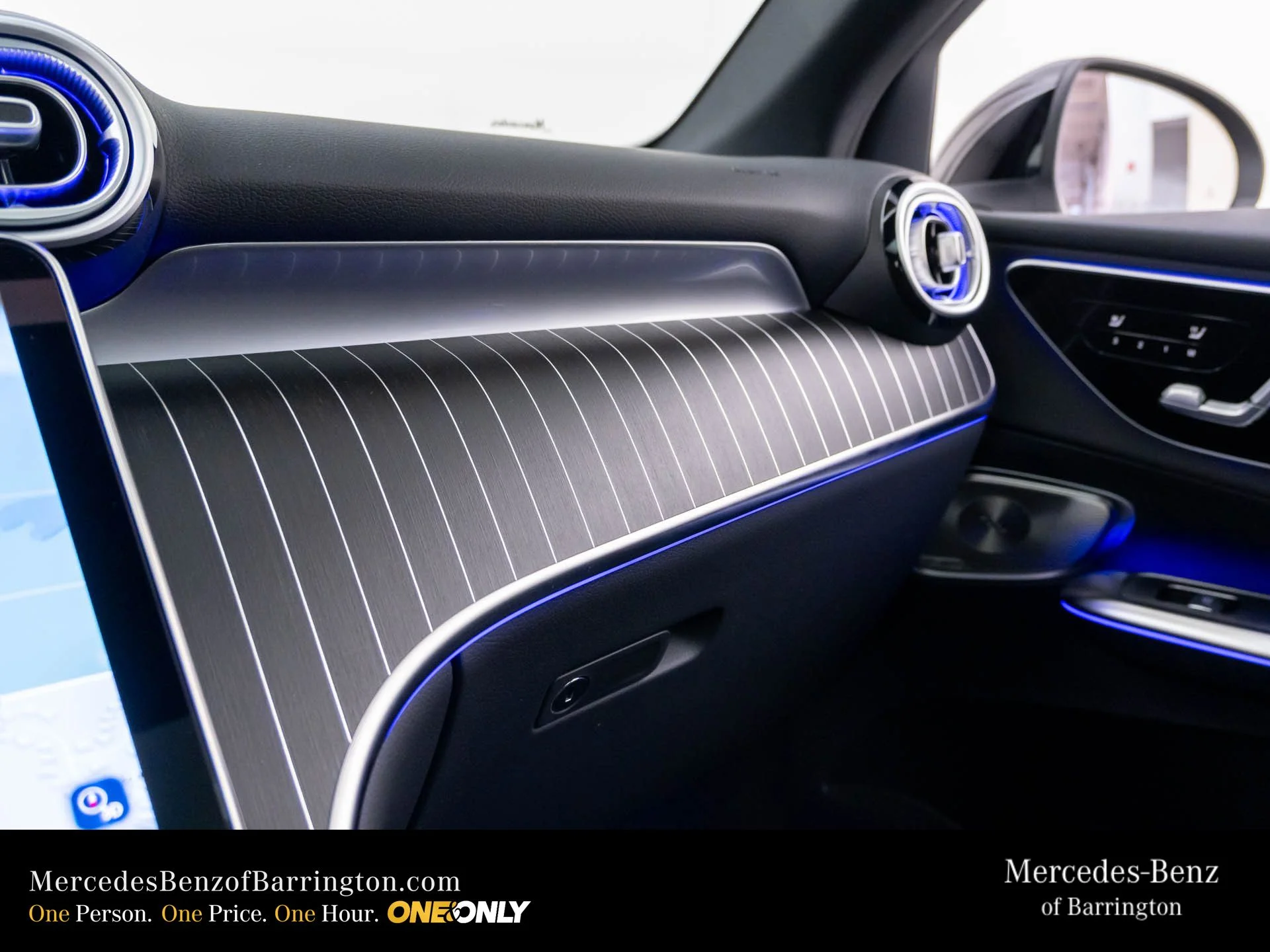 New 2026 Black Mercedes-Benz GLC 300 image 32