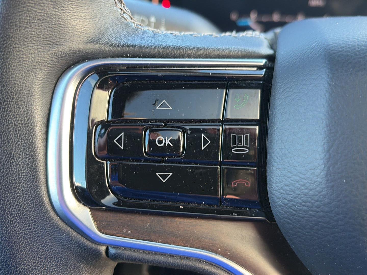 Used 2022 Diamond Black Crystal Pearlcoat Jeep Series I image 15
