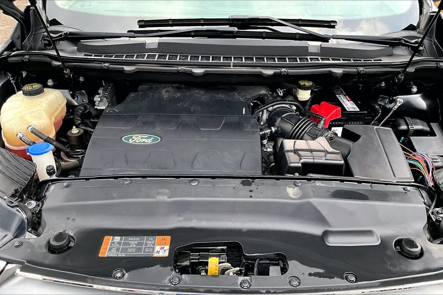 Used 2015 Magnetic Metallic Ford SEL image 34
