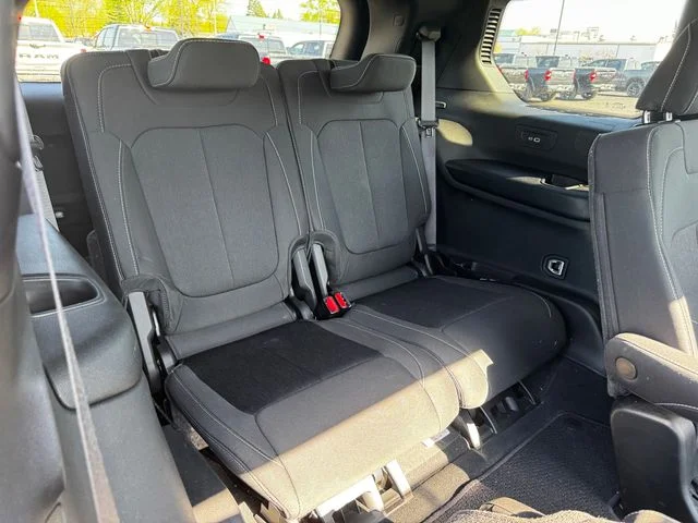 Used 2024 Gray Jeep Laredo image 17