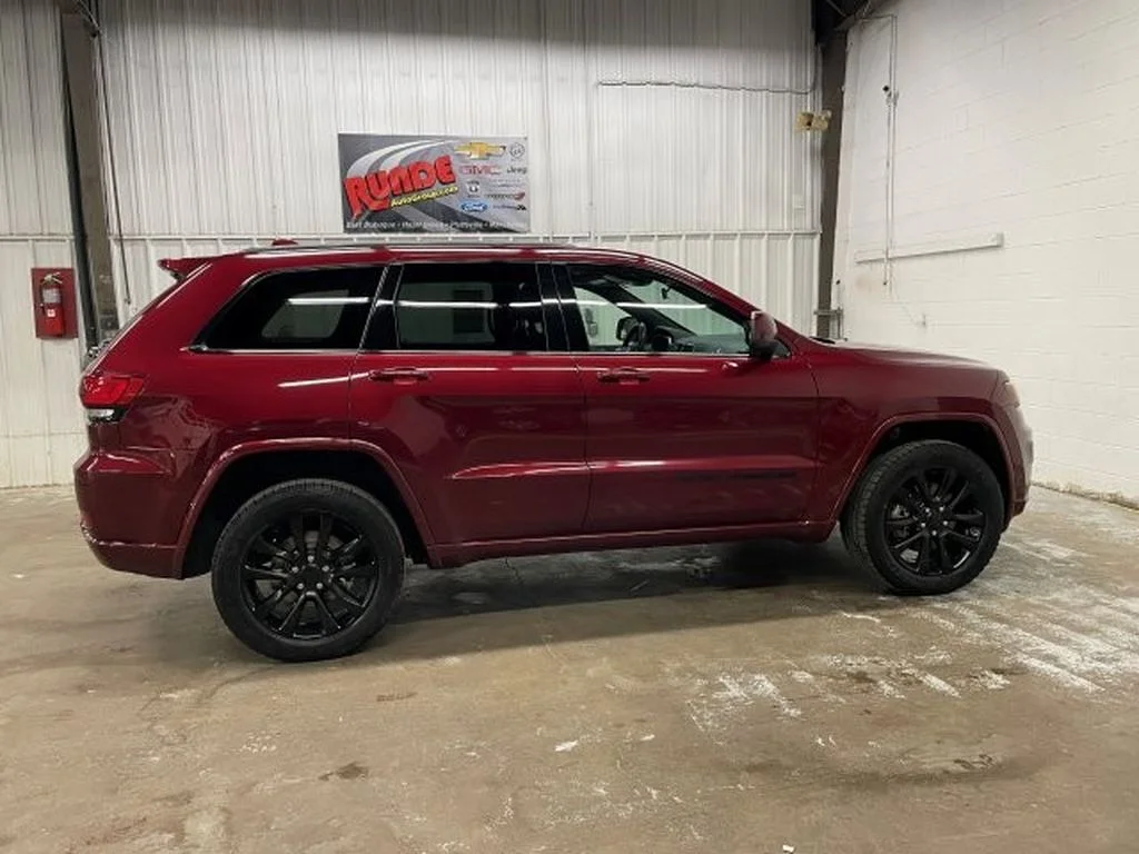 Used 2021 Velvet Red Pearlcoat Jeep Laredo X image 6