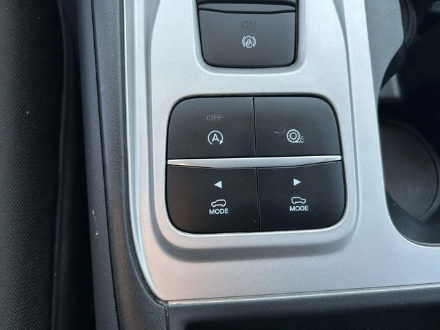Used 2023 Silver Ford XLT image 25