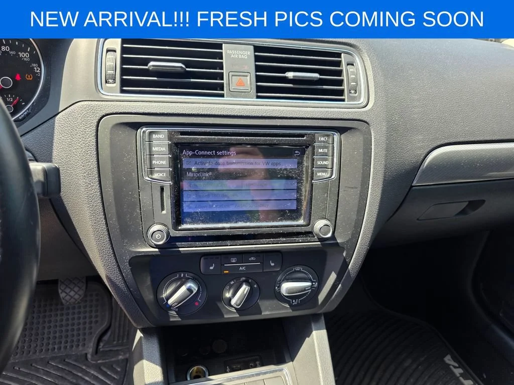 Used 2017 White Volkswagen 1.4T SE image 8