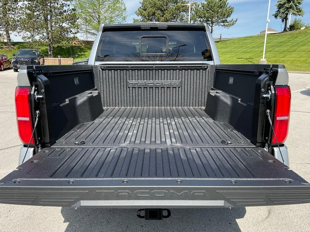 2025 Toyota Tacoma SR5 - Photo 6