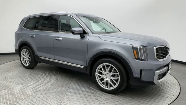 Used 2025 Silver Kia SX image 2