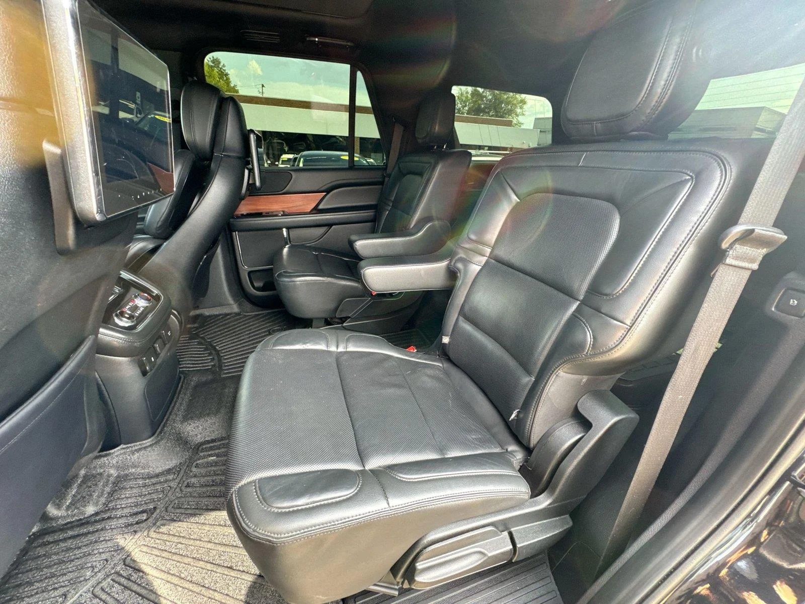 Used 2019 Infinite Black Metallic Lincoln Reserve image 15