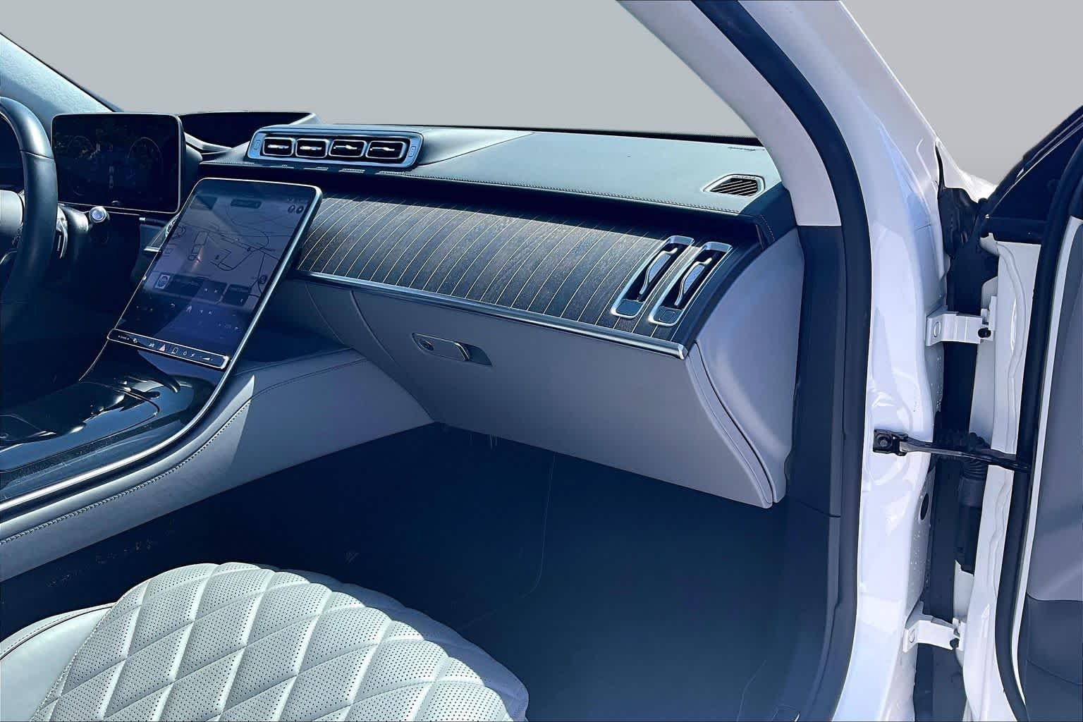 Used 2022 MANUFAKTUR Diamond White Mercedes-Benz S 500 image 19