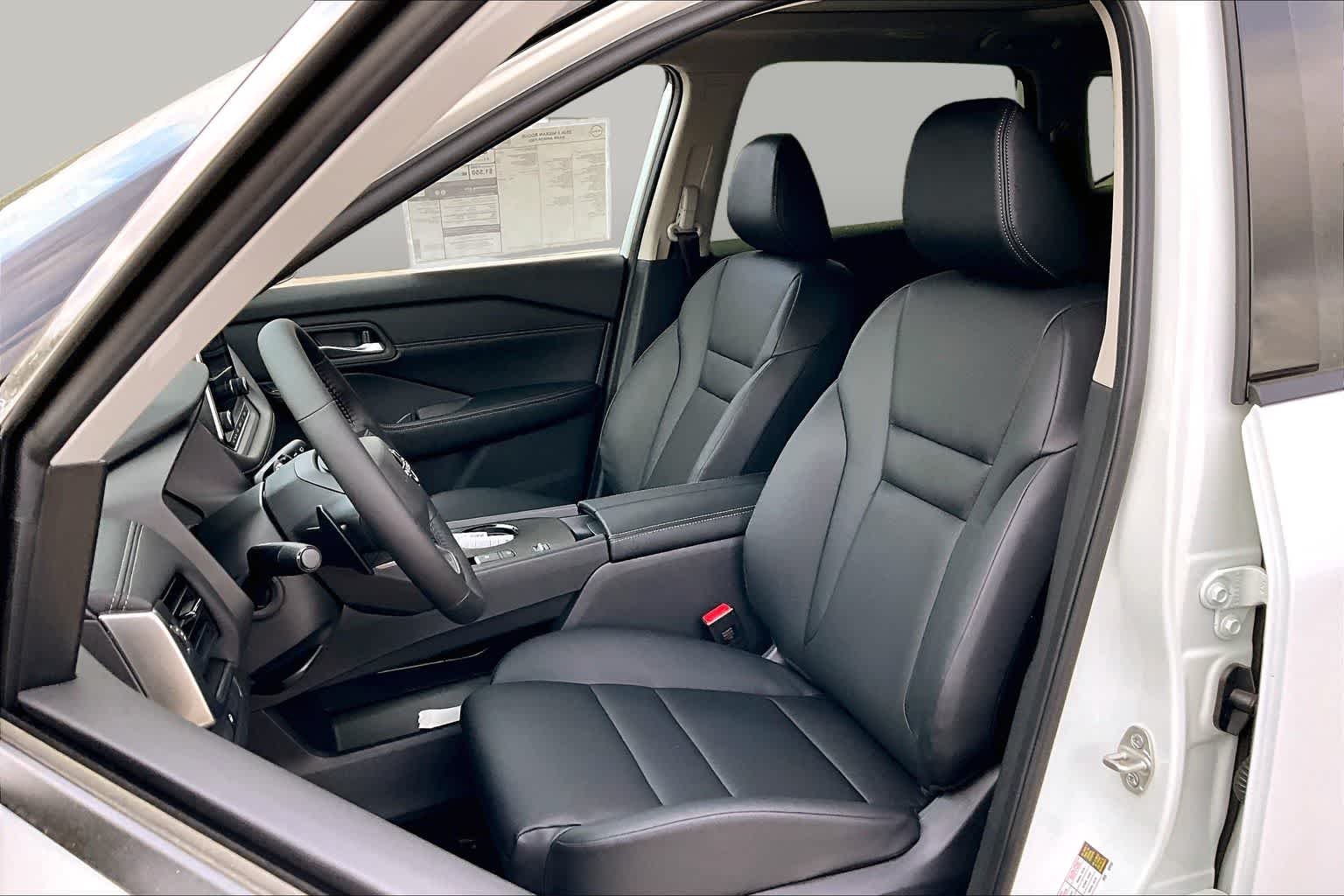 New 2026 Everest White Pearl Tricoat Nissan Dark Armor image 18