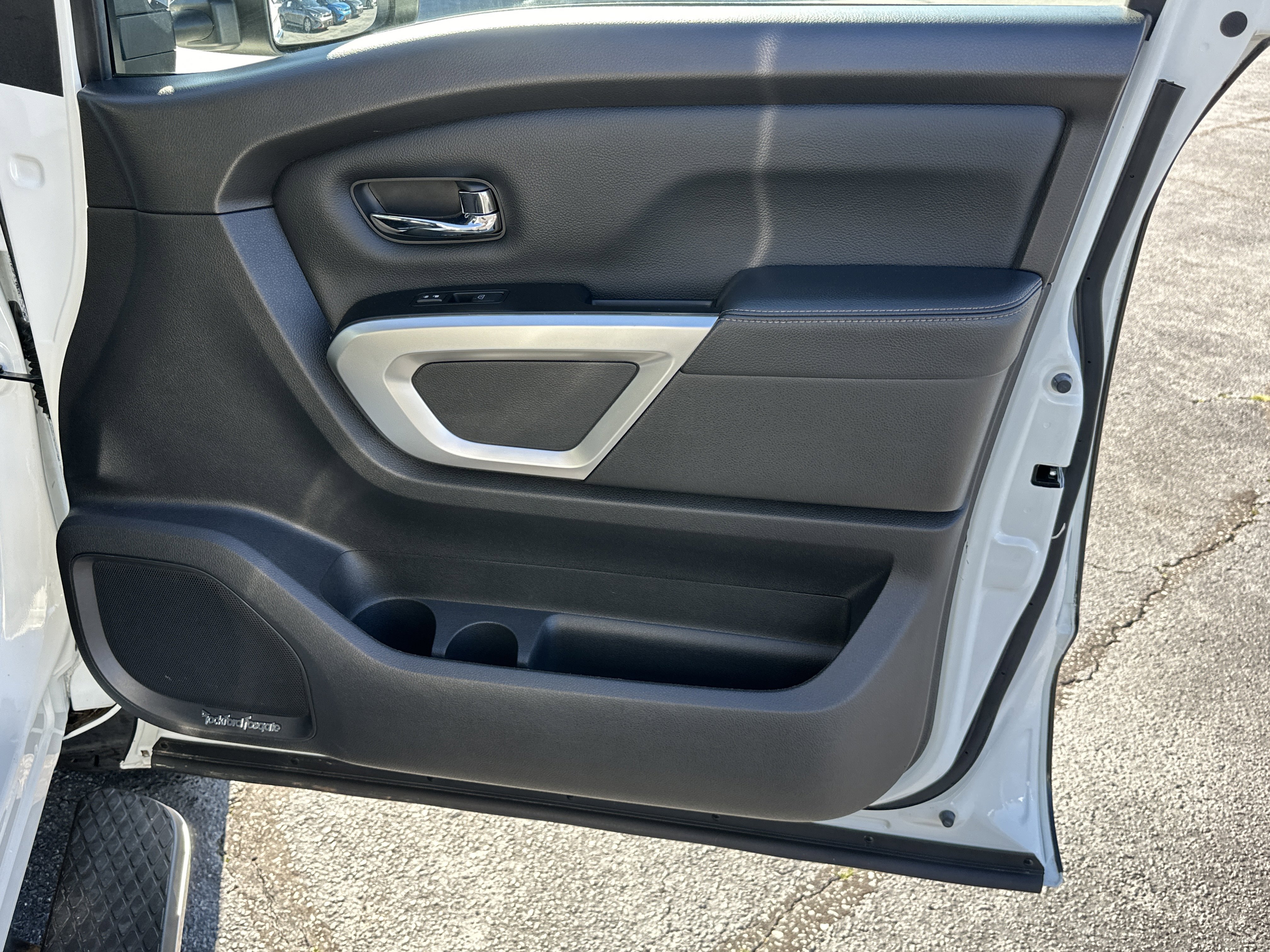 Used 2018 Pearl White Nissan SL image 15