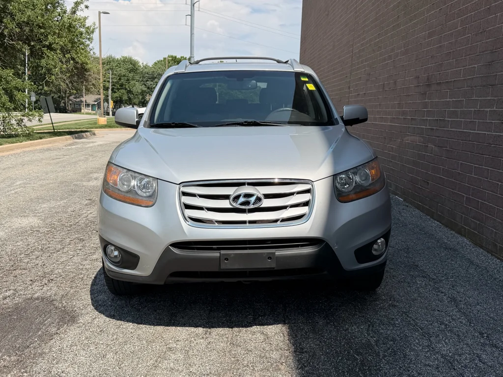 Used 2010 Radiant Silver Hyundai Limited image 8