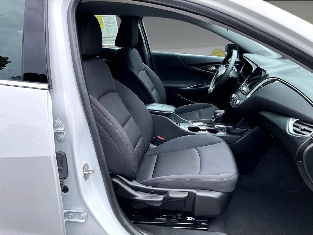 Used 2024 White Chevrolet LT image 11