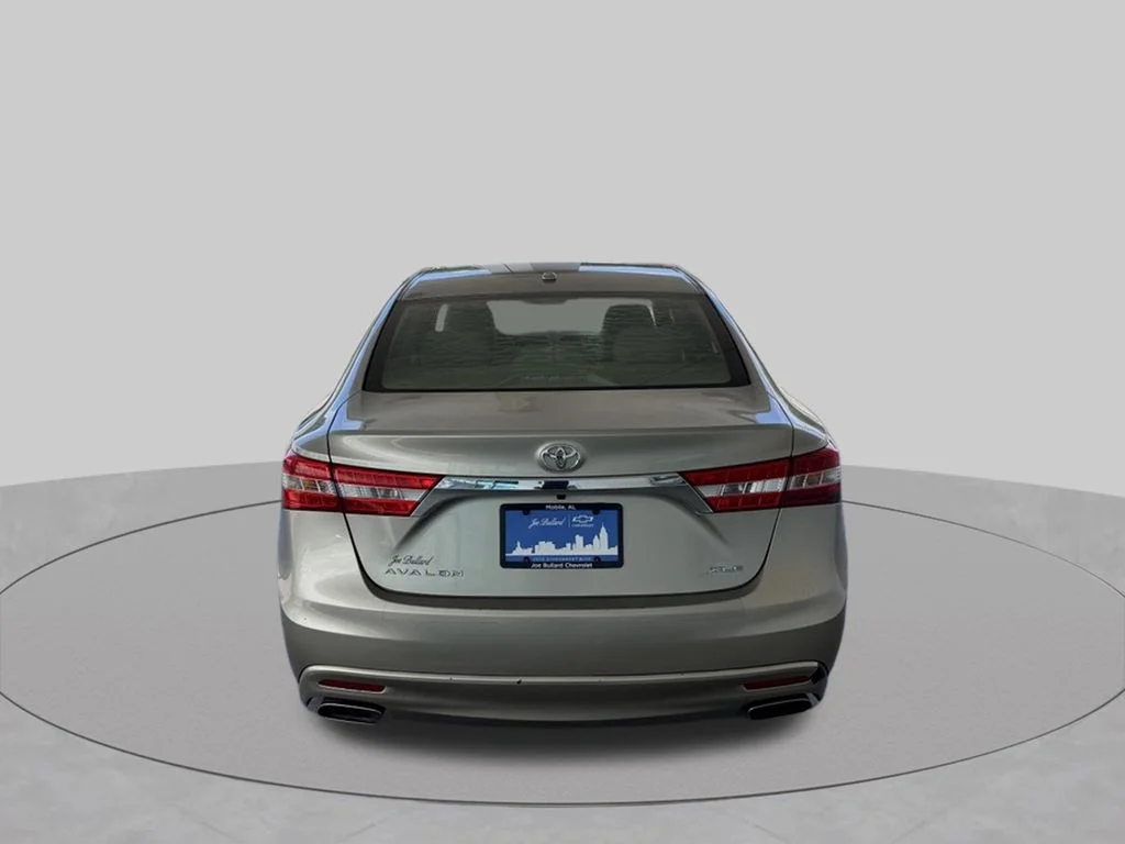 Used 2015  Toyota XLE Premium image 7