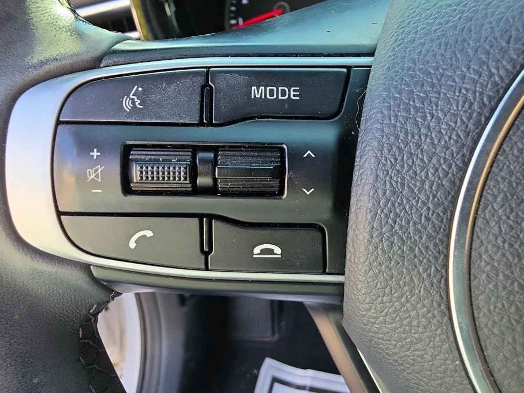 Used 2022 White Kia GT-Line image 17