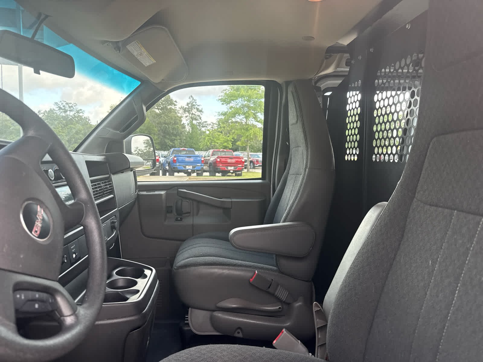 2024 GMC Savana 2500's photo
