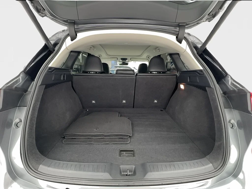 Used 2025 Gray INFINITI LUXE image 17
